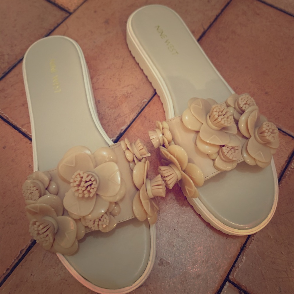 Steve Madden adorable slides, worn a few times